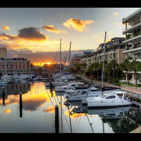 Luxury Two Bedroom Apartment *